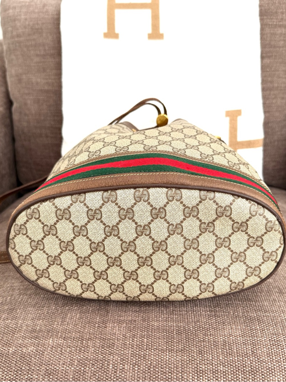 Gucci authentic brown monogram coated canvas Bucket Bag brown leather - Picture 8 of 16